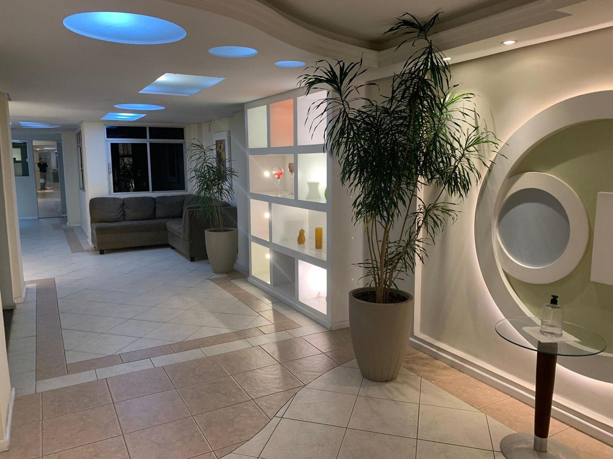 Apto Na Av Brasil Frente Ao Shopping,4min Da Apartamento *